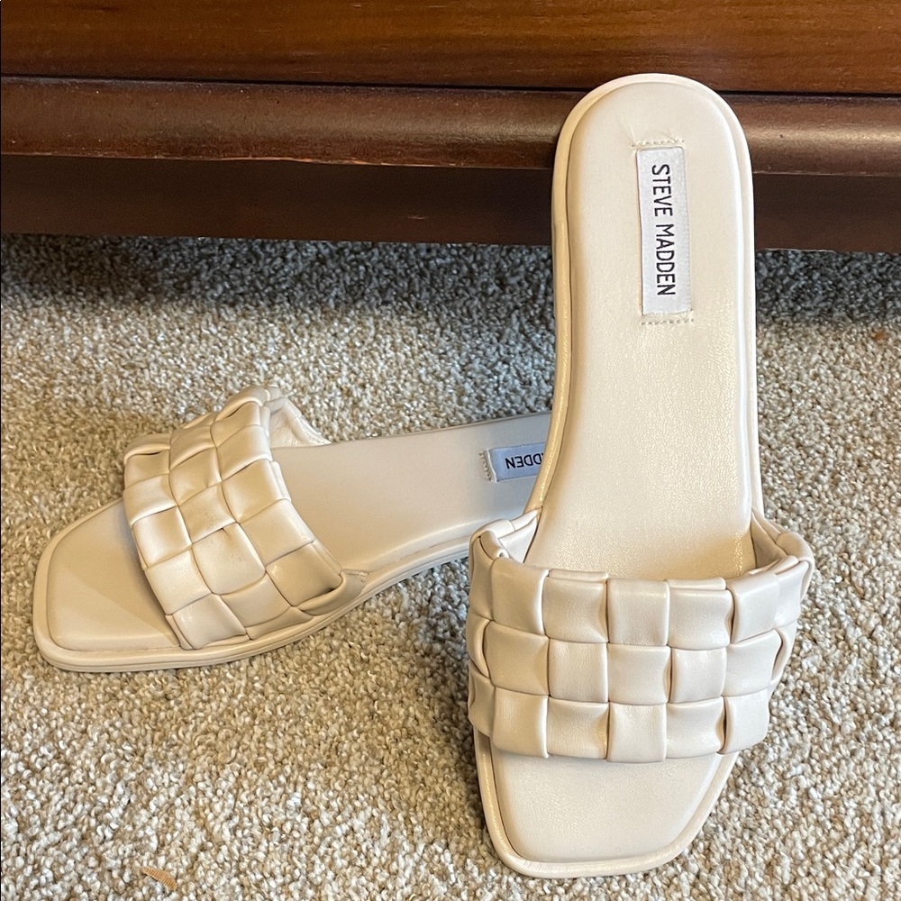 Woven Steve Madden slides /sandlas